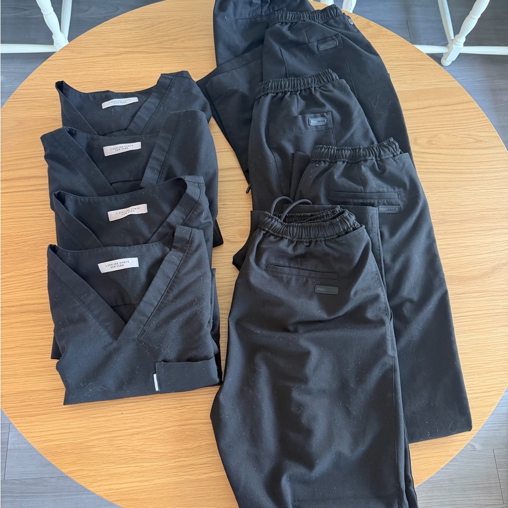 L’Atelier Women's Black Scrub Set (S) - Picture 1 of 11